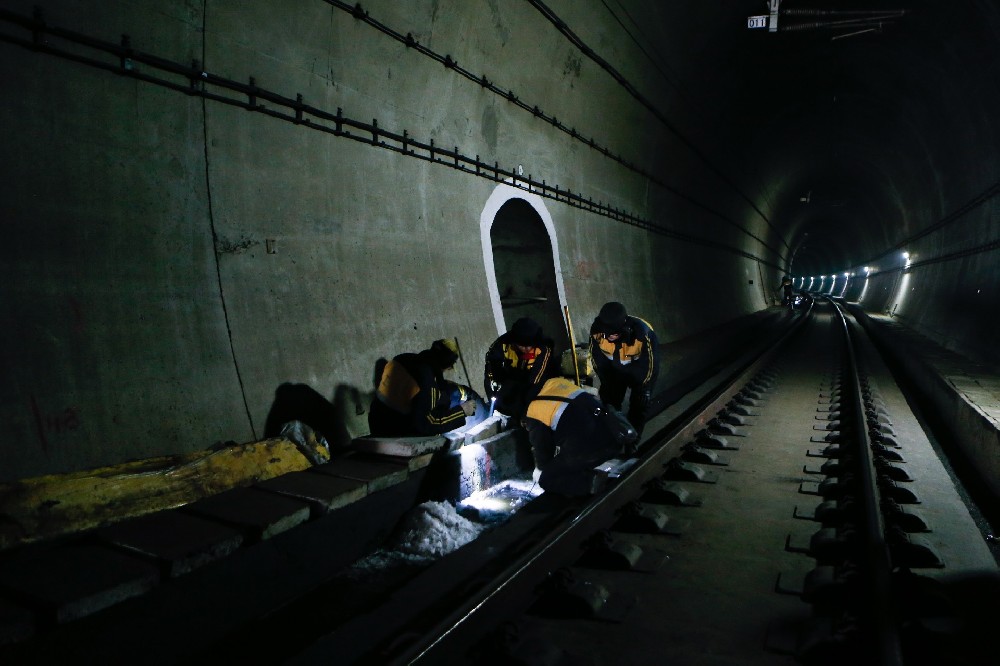 巫山铁路运营隧道病害现状